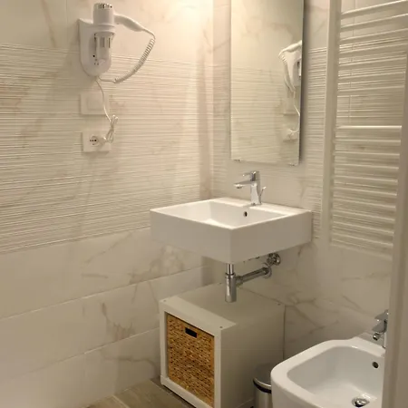 Stonehouse Apartman *